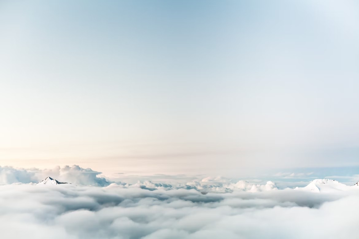 雲の上の空の画像