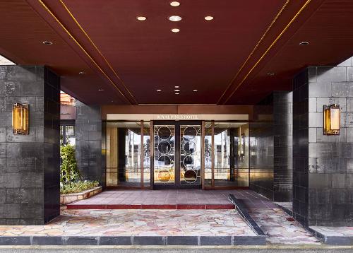 ロイヤルパインズホテル米沢玄関画像