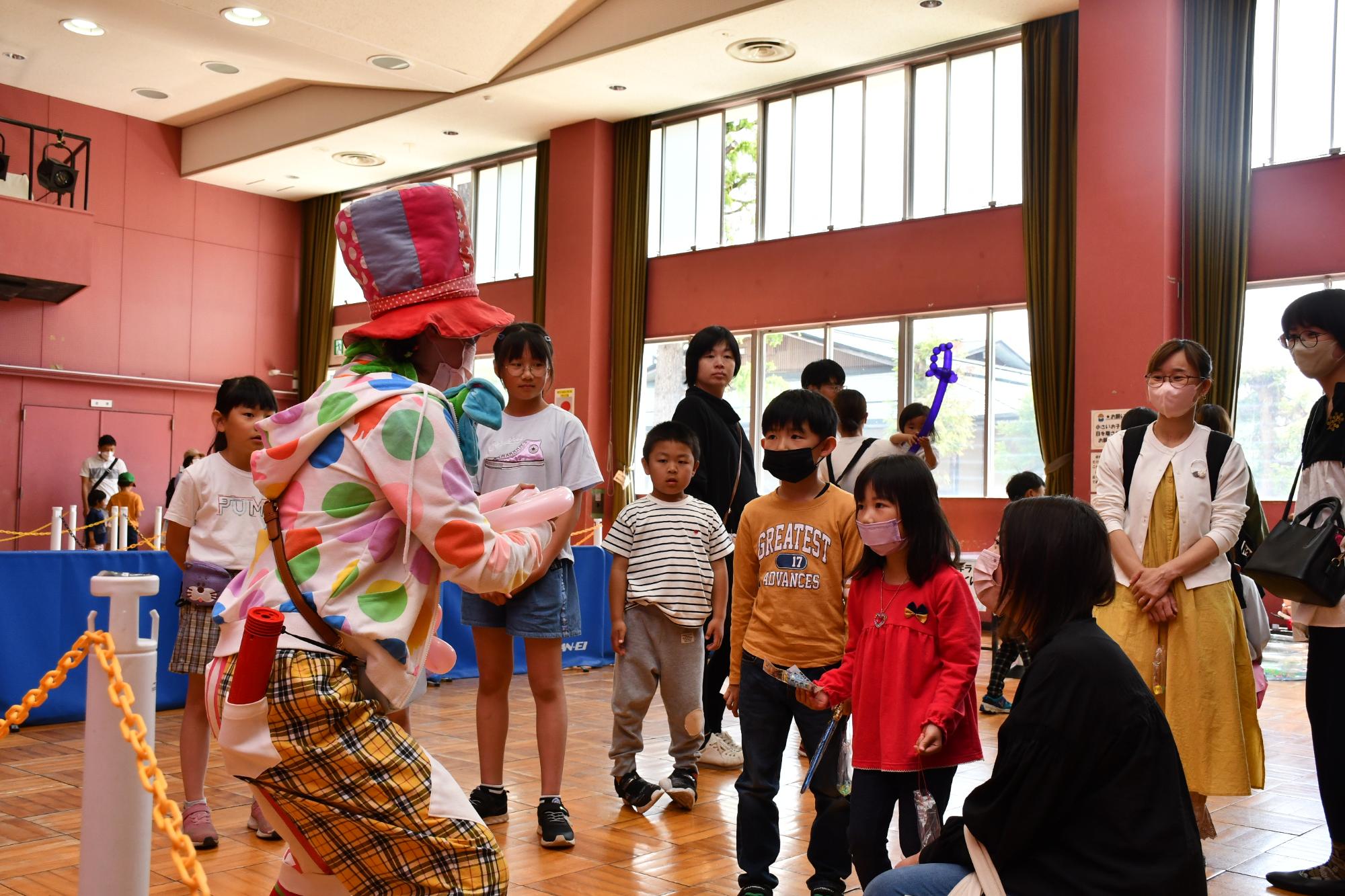 児童会館のイベントに参加する子どもの画像