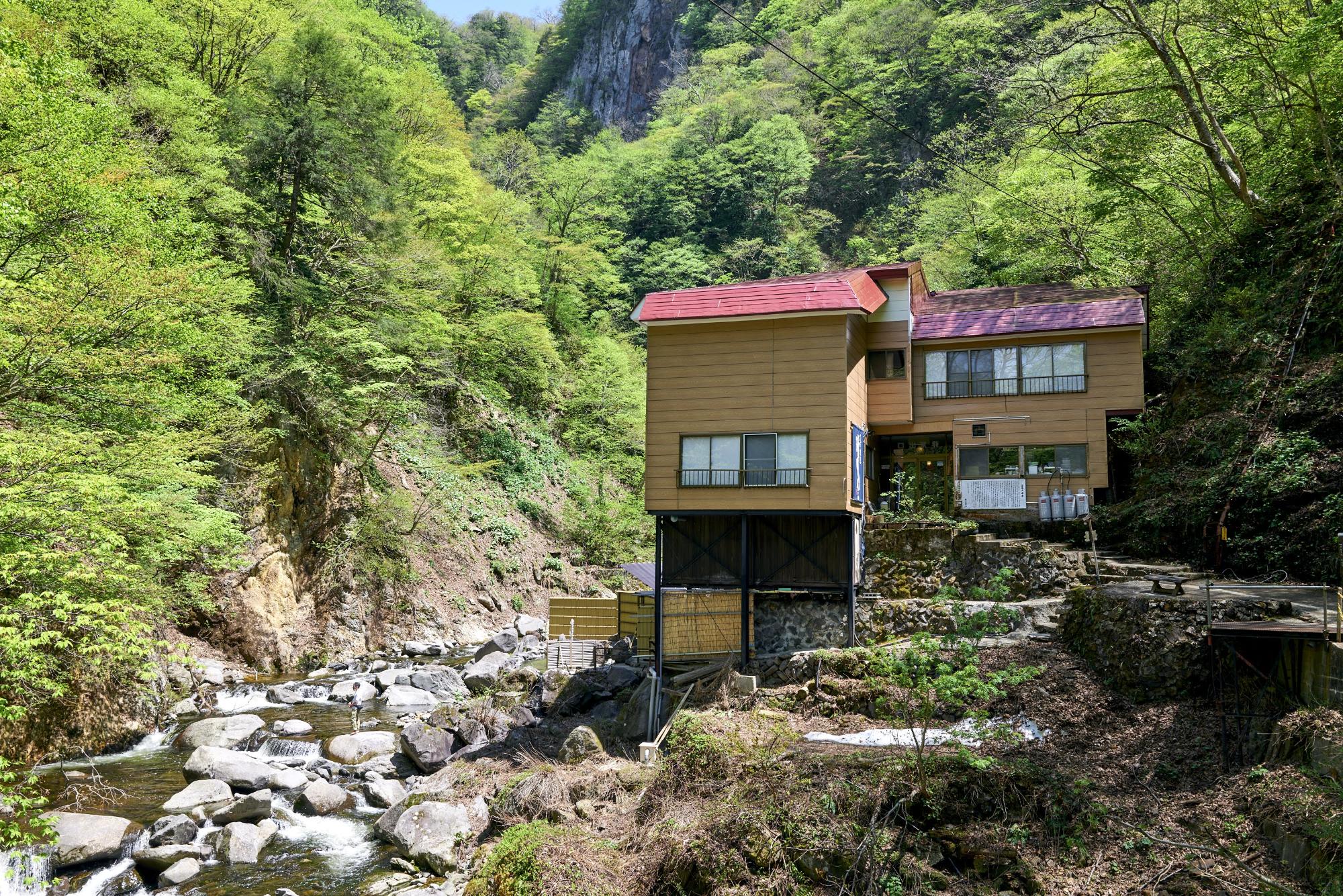 大平温泉滝見屋の外観