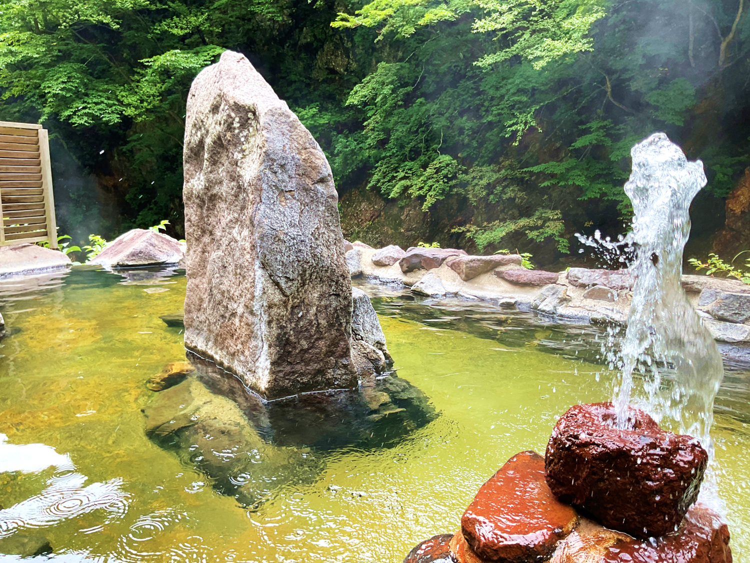 大平温泉の露天風呂（男湯）