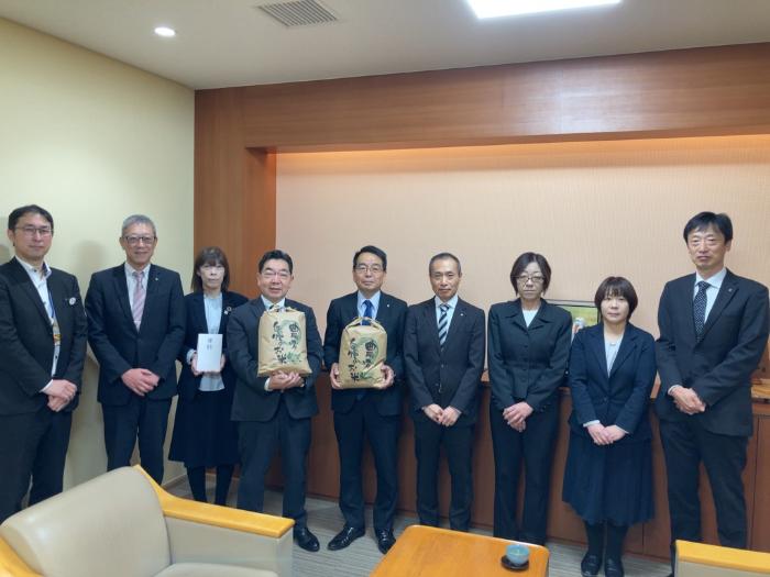 郵便局長会お米贈呈式