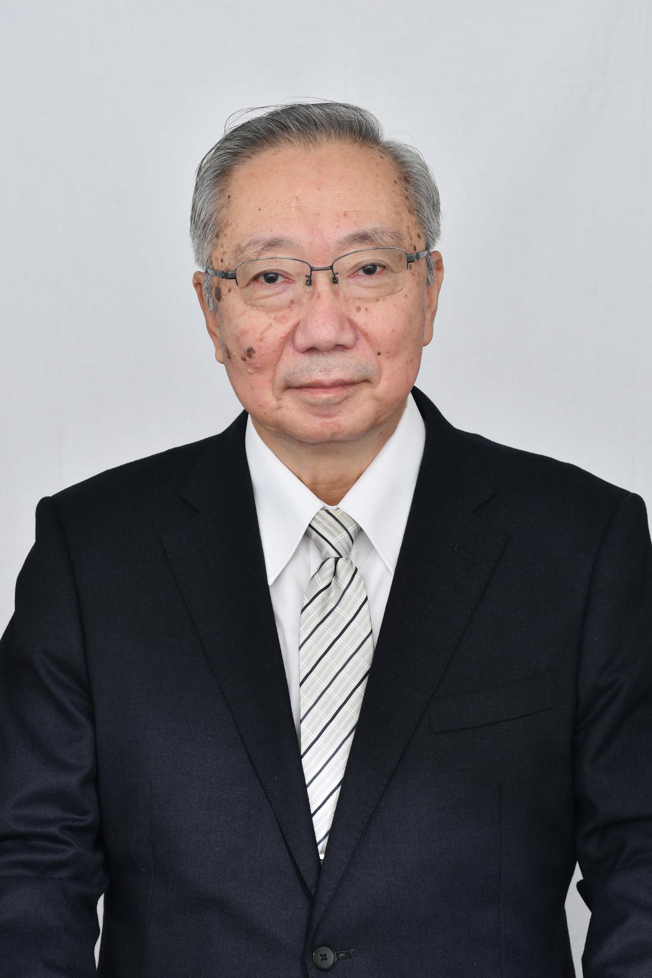 功労者の尾形健明さんの顔写真