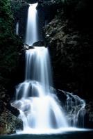 段になって滝つぼまで流れている白布大滝をアップで撮った写真
