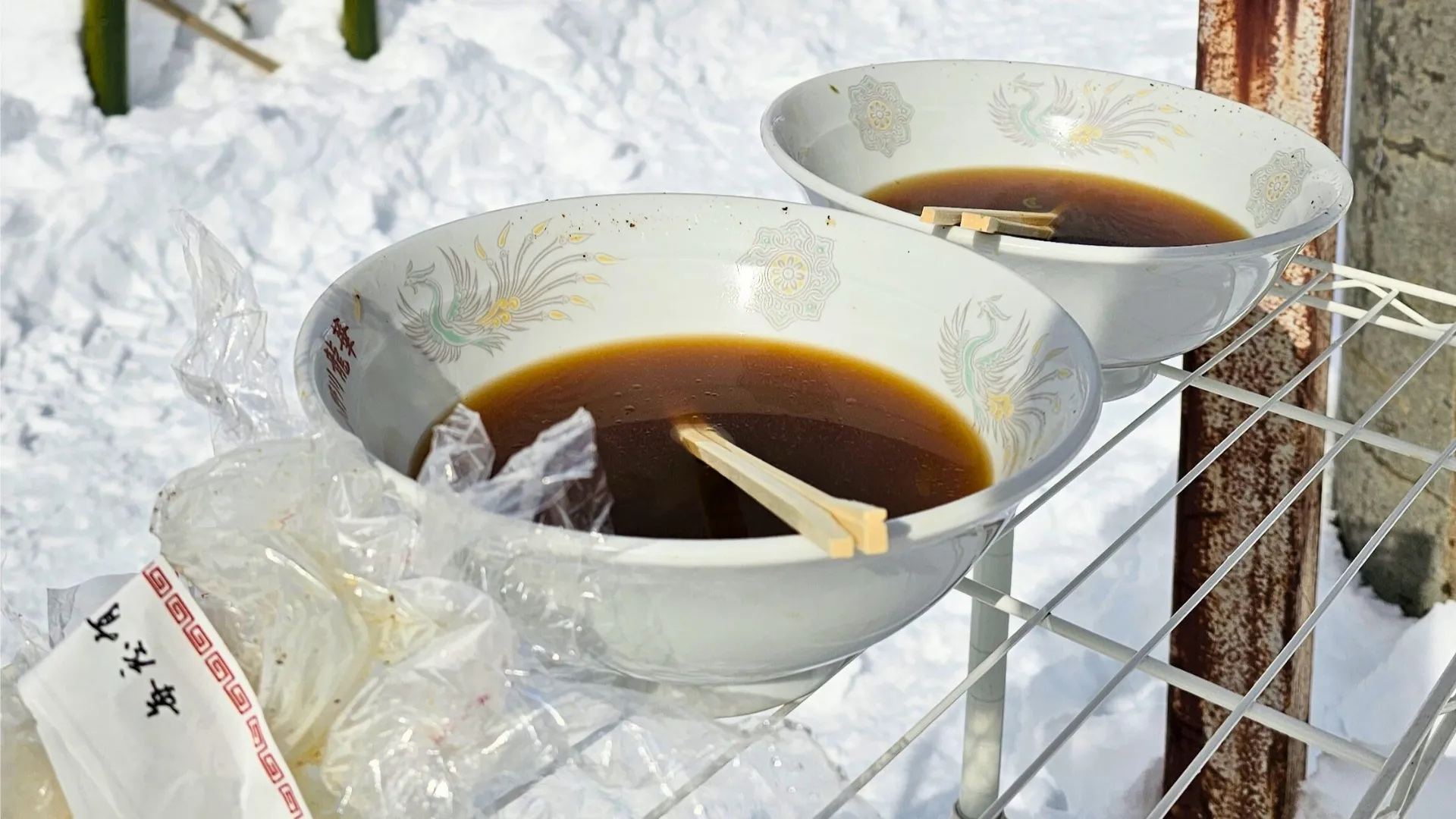 食後の容器回収棚（かまくら村）