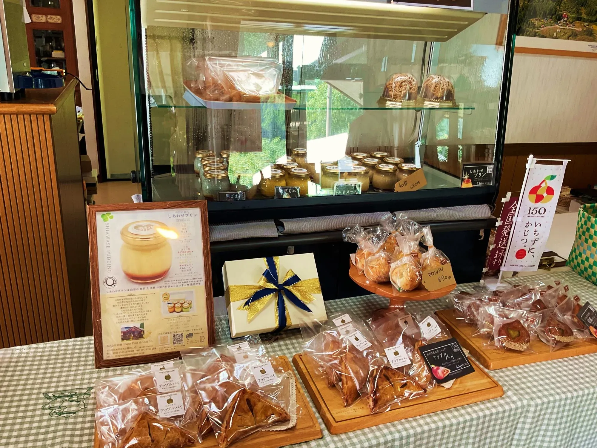 「麦わら帽子」のカフェスペース