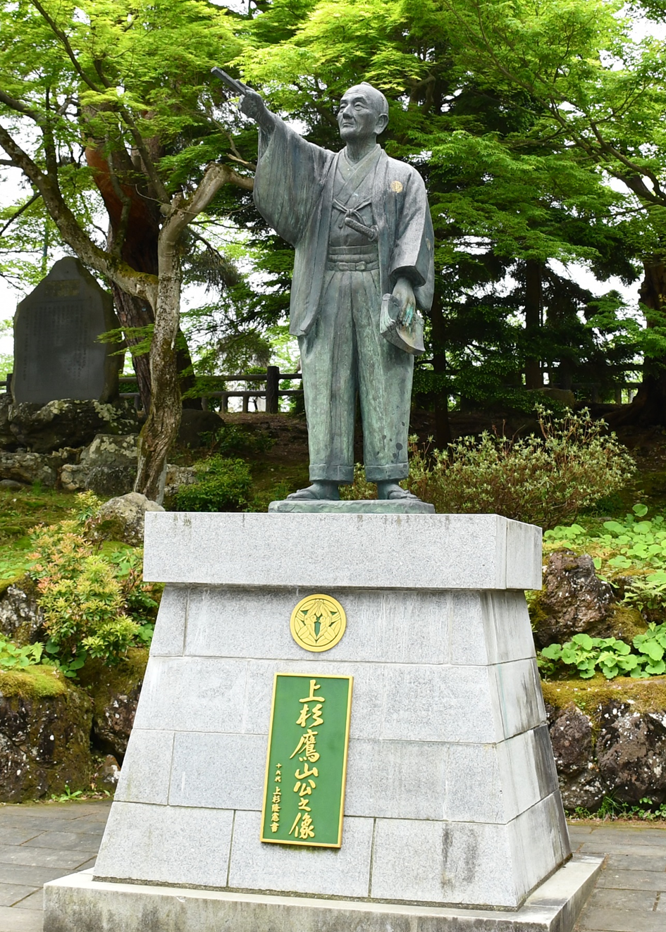 上杉鷹山の像