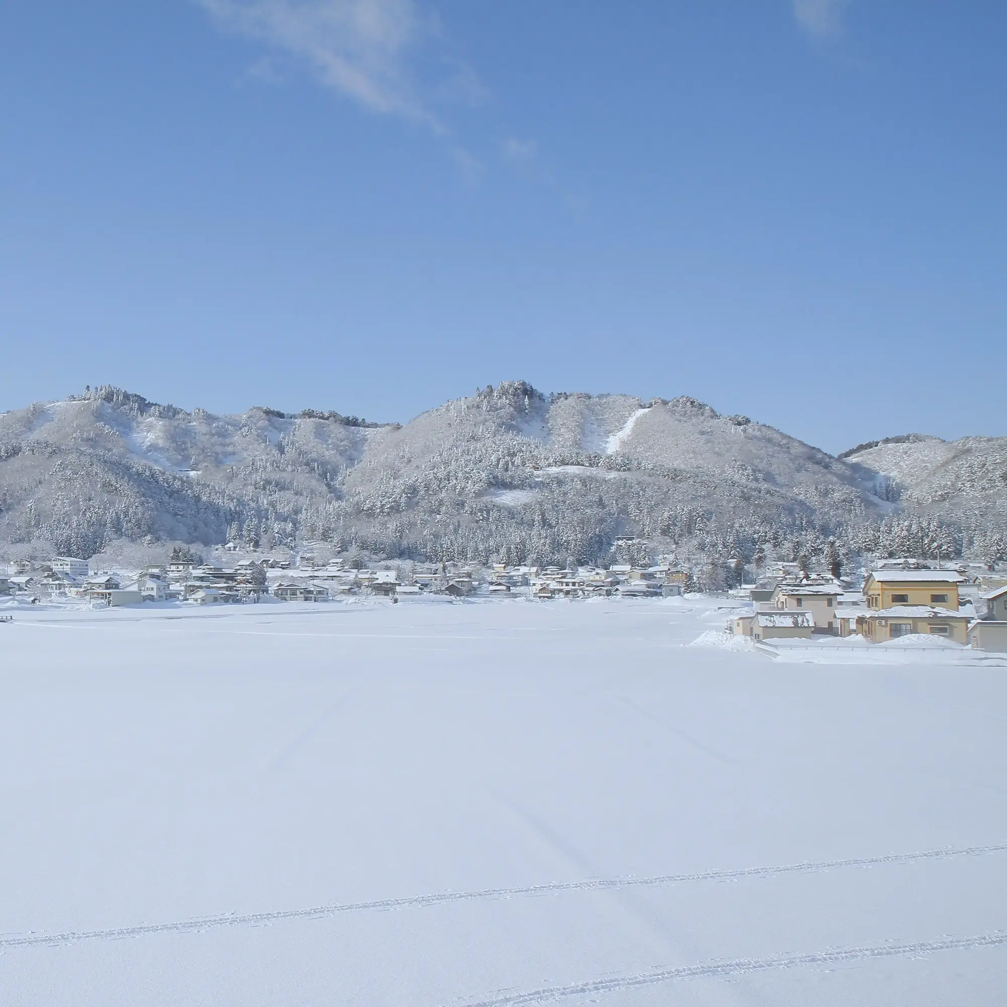 雪国観光の朝：雪に包まれた米沢の街並み