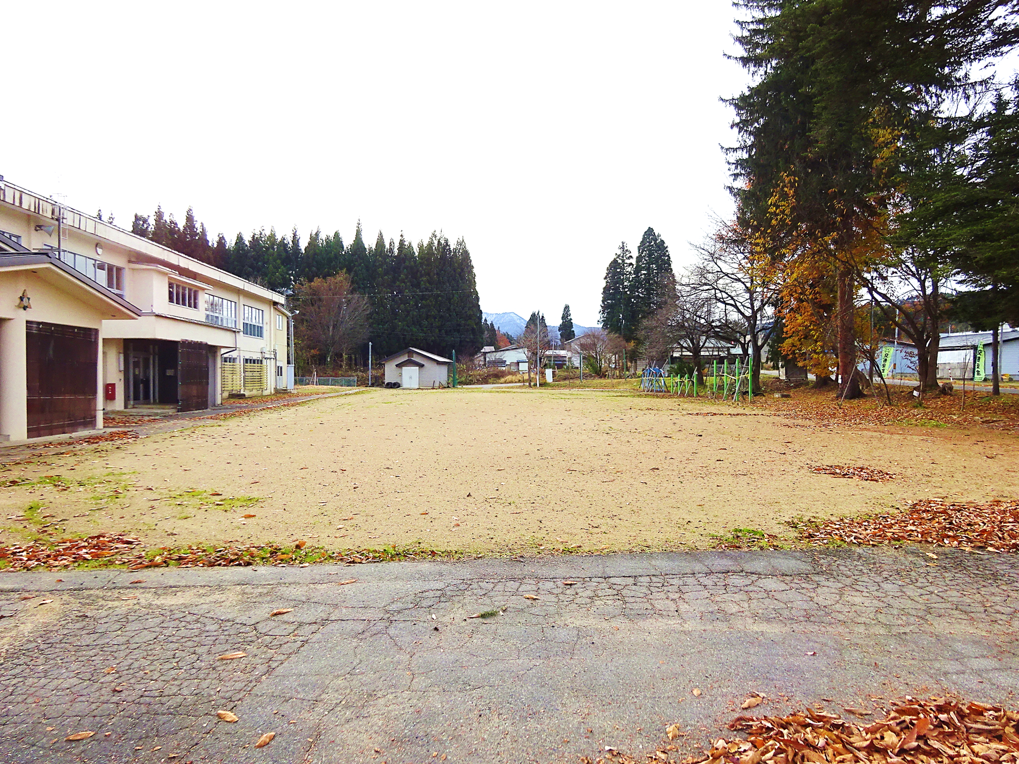 旧米沢市立三沢西部小学校_屋外運動場